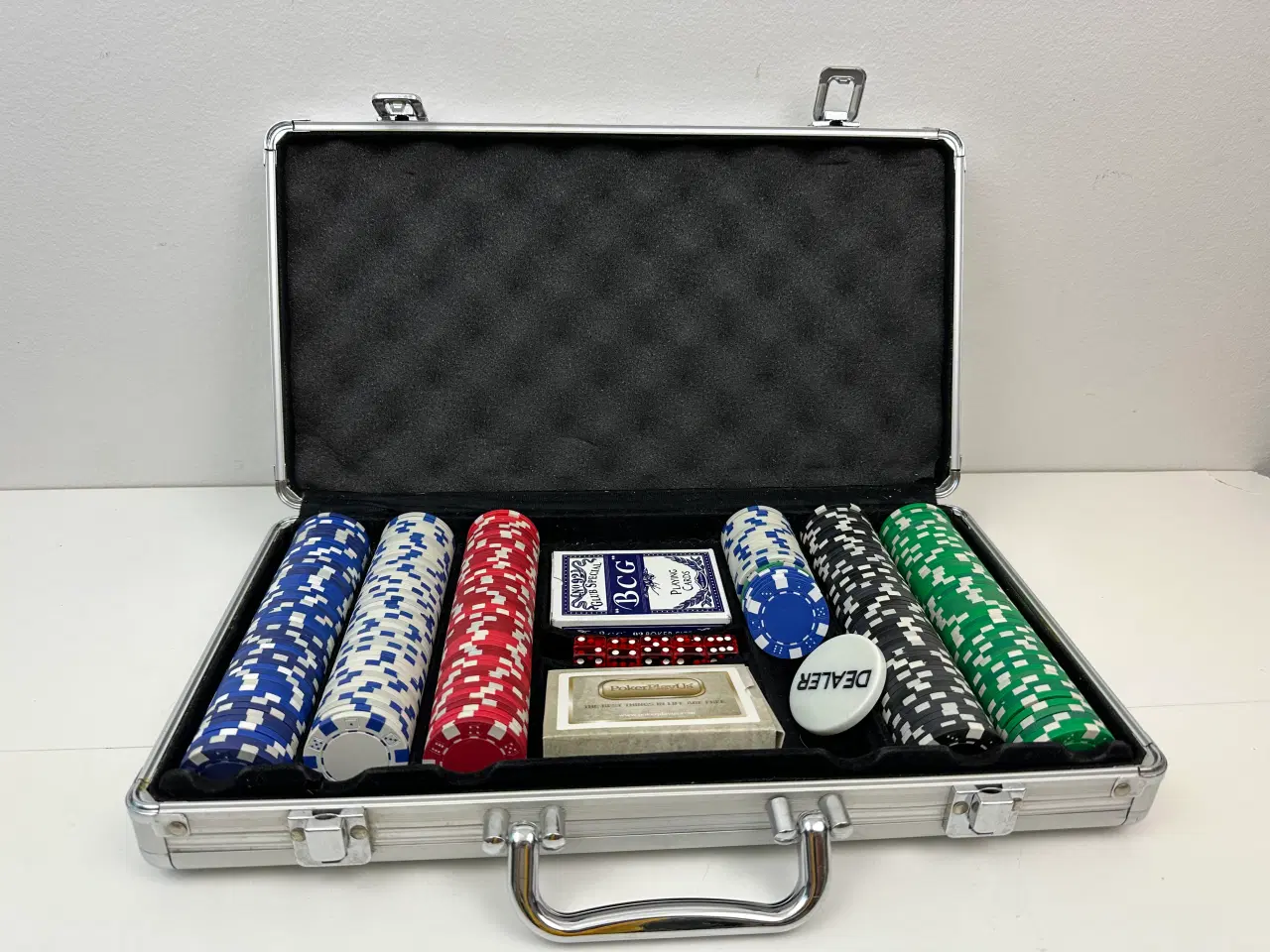 Billede 1 - Pokerchips sæt m. tilbehør i alukuffert