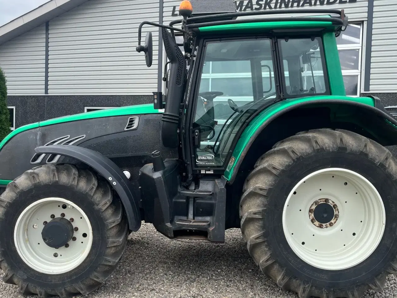 Billede 13 - Valtra T202 Direct med skovinddækning og frontlift