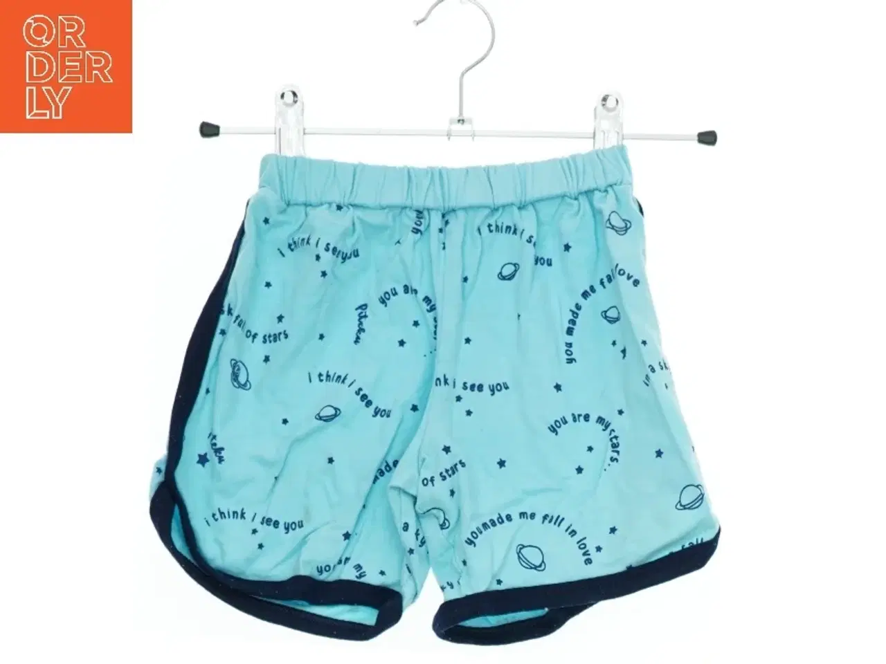 Billede 1 - Blå shorts med tryk fra Piteku (str. 104)