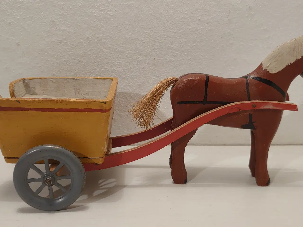Billede 2 - Fængselslegetøj?Vogn trukket af hest. 1930´erne.