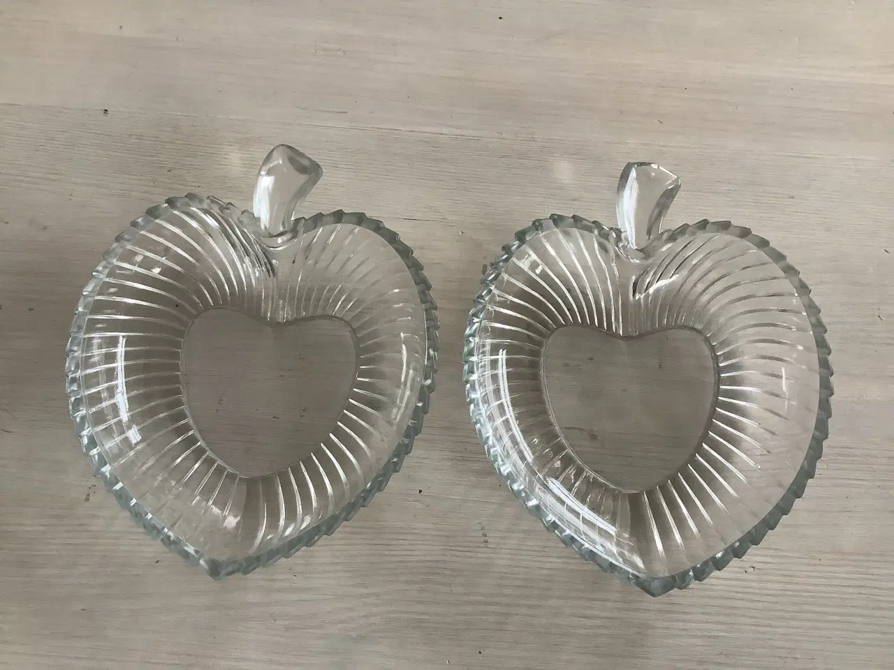 Billede 1 - 2stk små glasskåle formet som æbler
