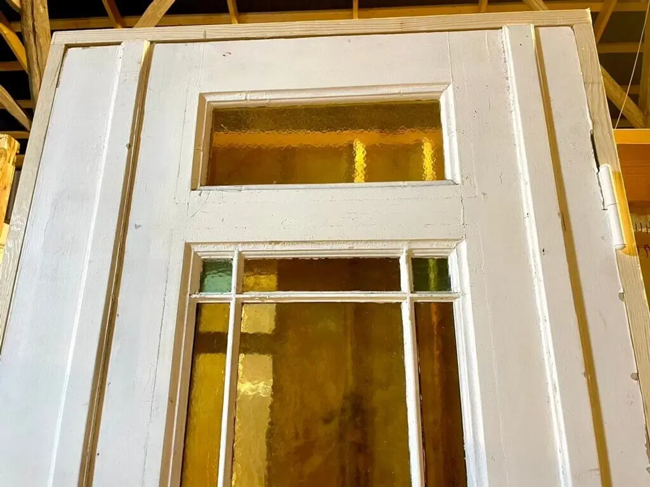 Billede 4 - Smuk glasdør m. farvet glas og karm