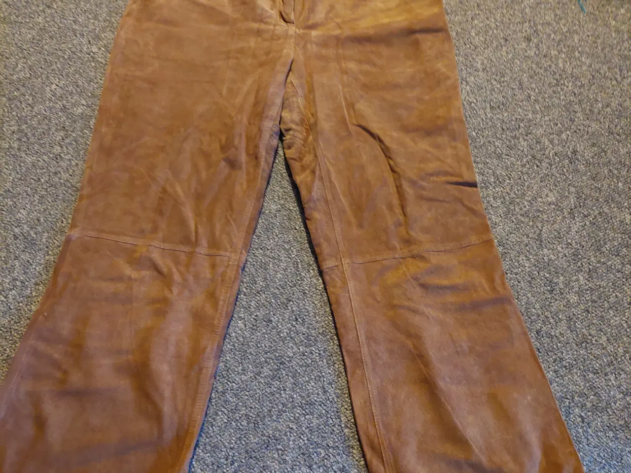 Billede 1 -  ruskind bukser i lysebrun farve