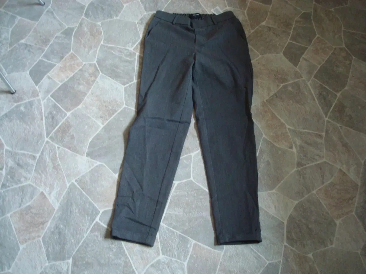 Billede 1 - Bukser Vero Moda str. S/32 grå