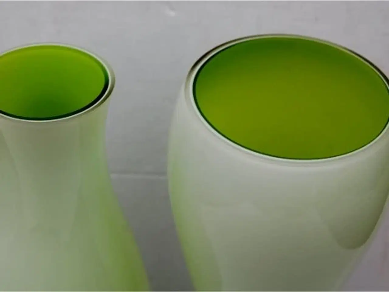 Billede 2 - 2   vaser i to-farvet glas 