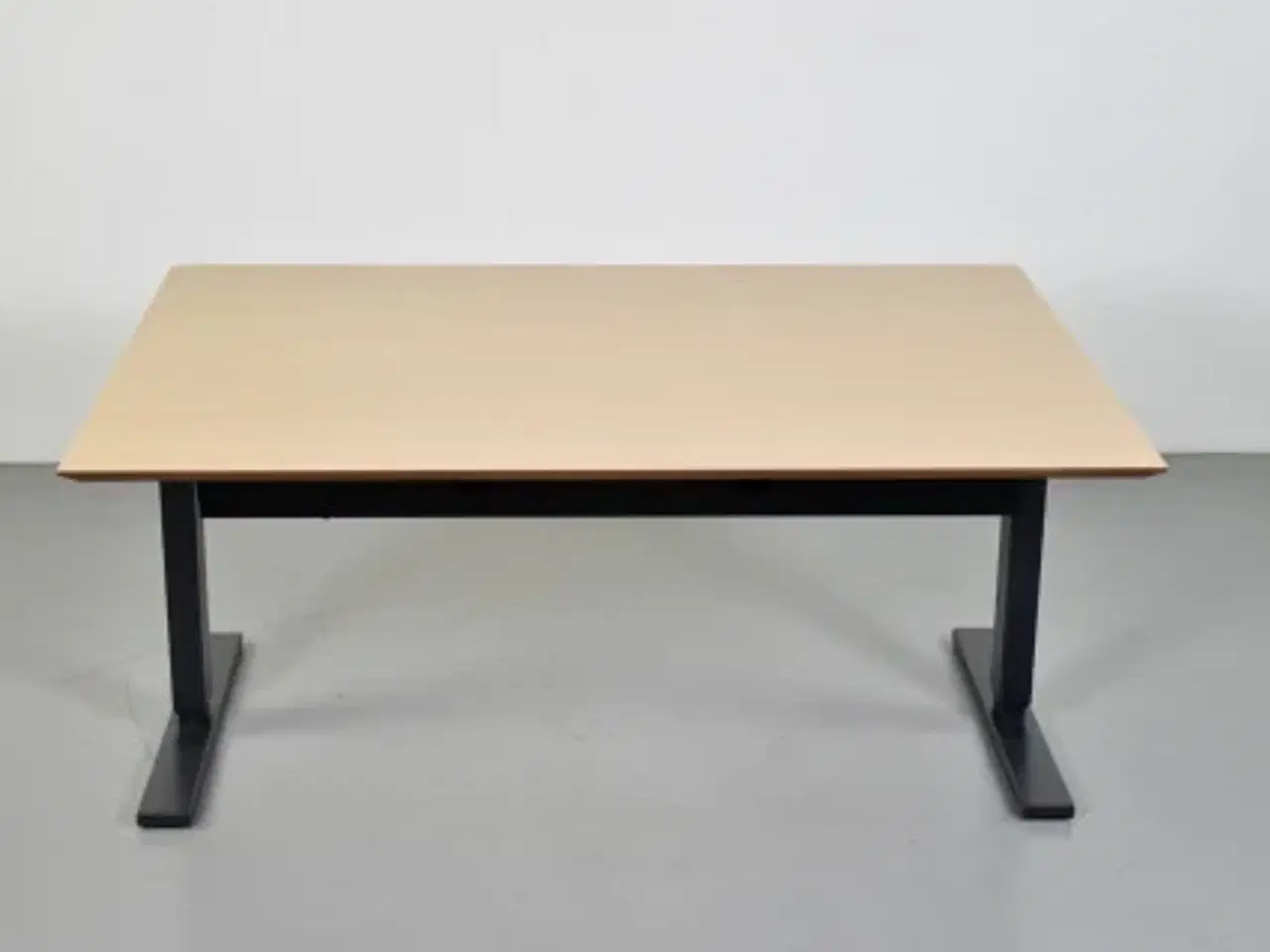 Billede 3 - Scan office hæve-/sænkebord med bøgelaminat, 150 cm.