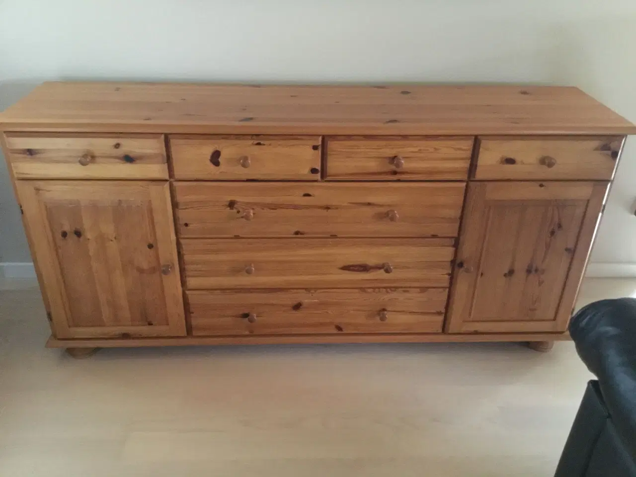 Billede 1 - Skænk i fyrtræ