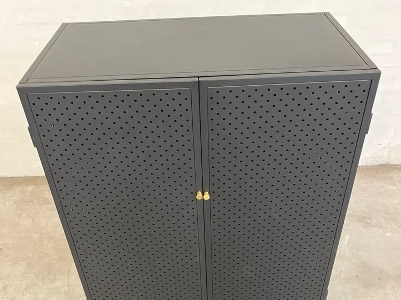 Billede 4 - Brooks dækketøjsskaab. Bredde 72, højde 111, dybde 37 cm.