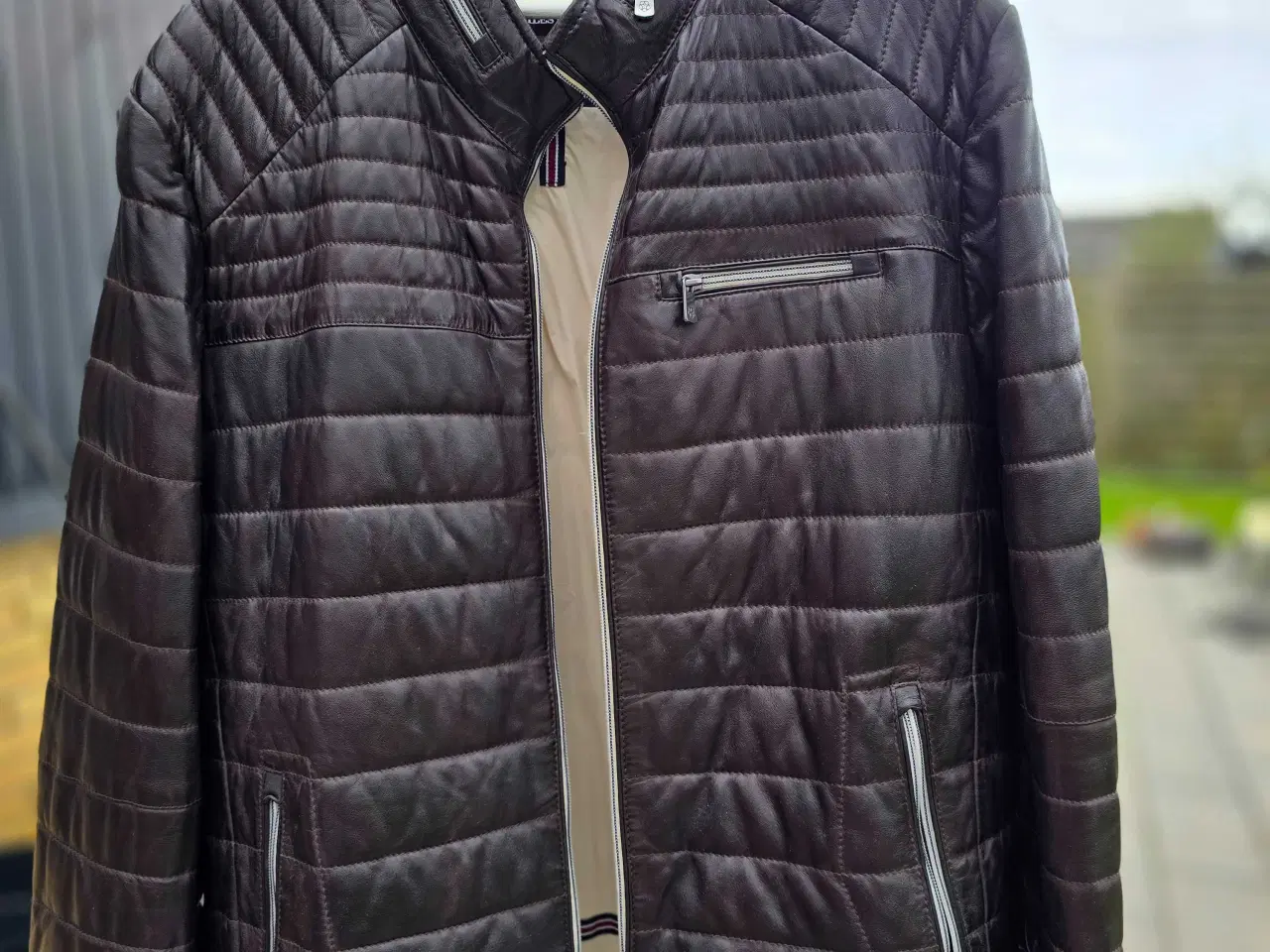 Billede 1 - Flot skindjakke