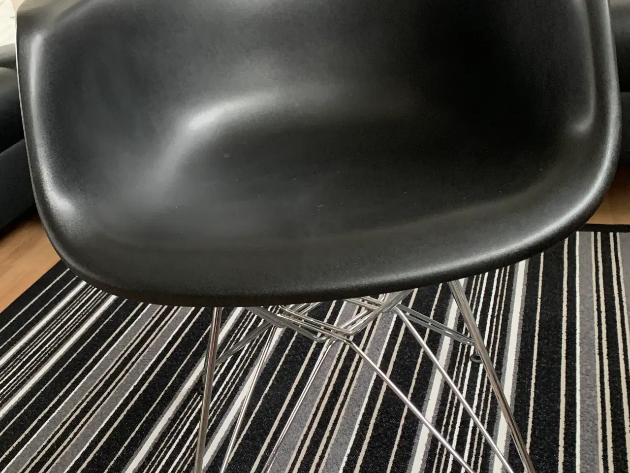 Billede 1 - Replica Charles Eames spisebordsstole