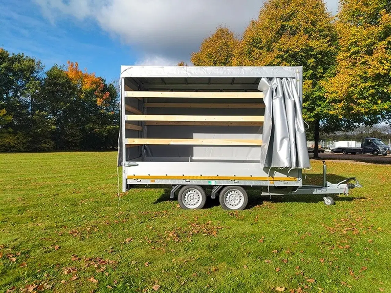 Billede 2 - Høj presenning m. gardinsider til Eduard 3318 trailer
