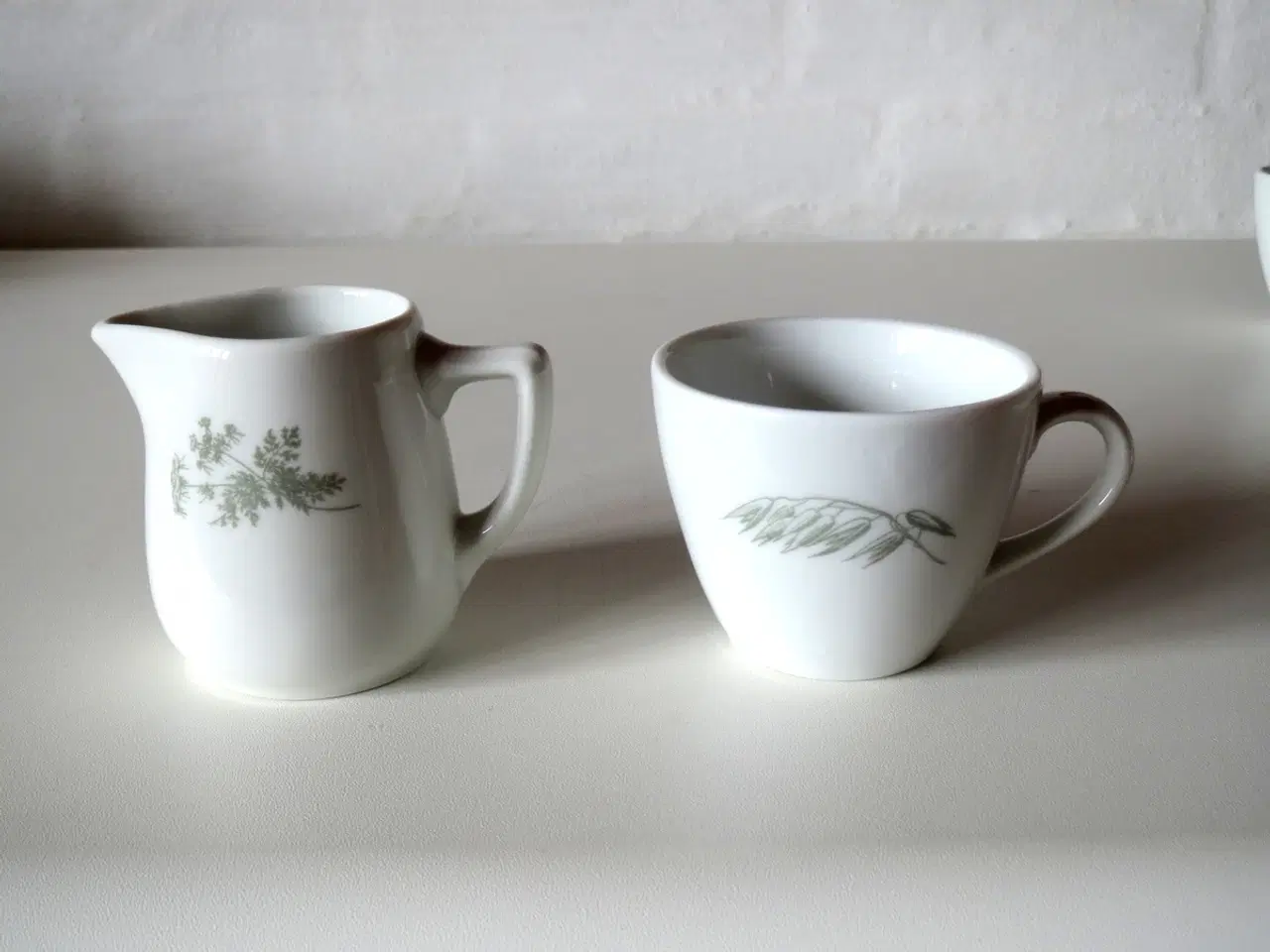 Billede 2 - Kongelig hotelporcelæn med vilde planter