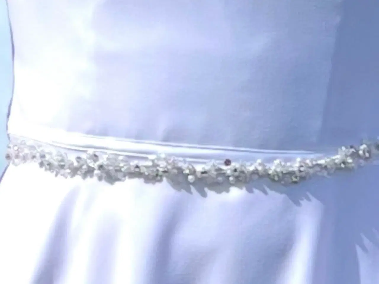 Billede 7 - Meget velholdt konfirmationskjole fra Lilly