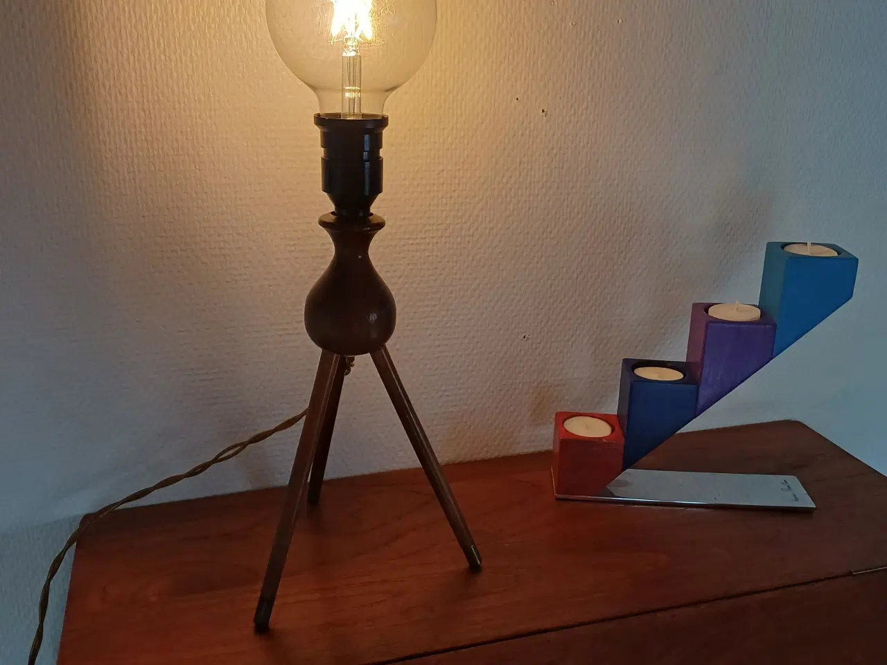 Billede 3 - Ældre lille hjælper lampe I teak 