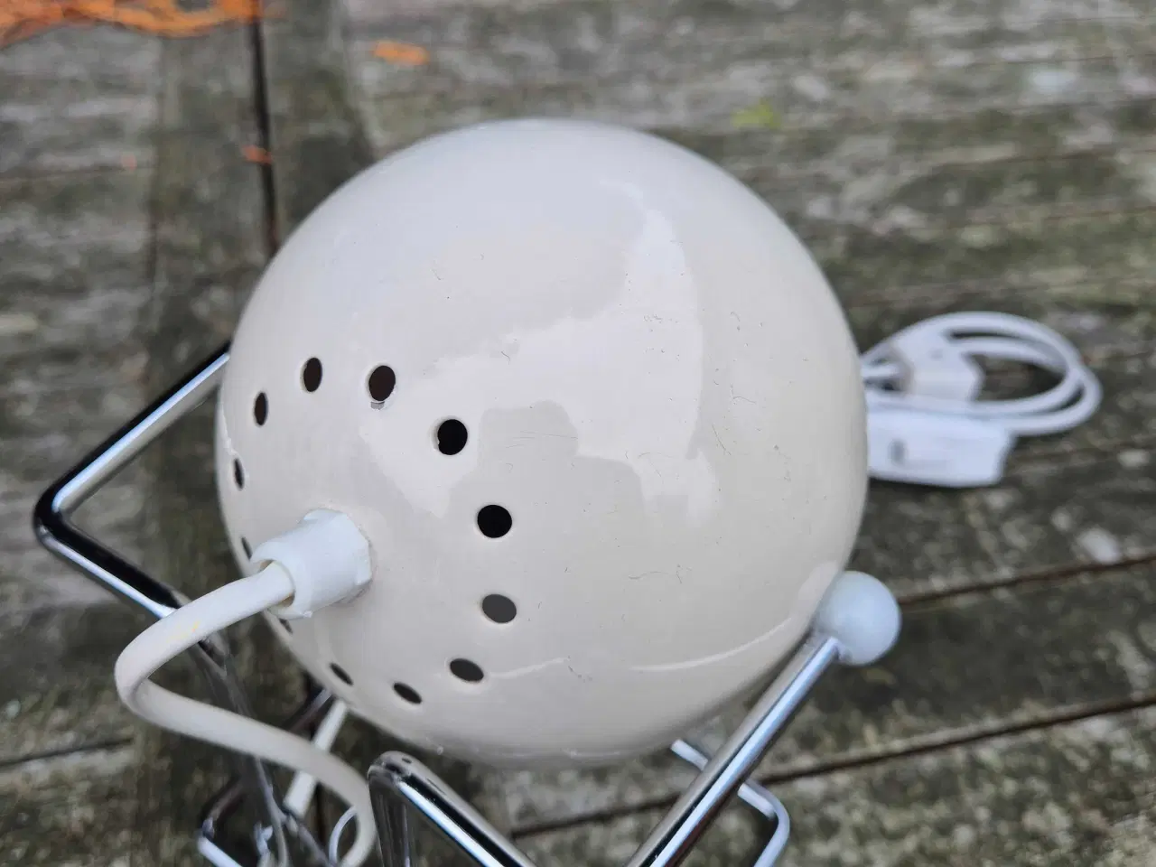 Billede 4 - Herlig bordlampe med hvid kugleskærm