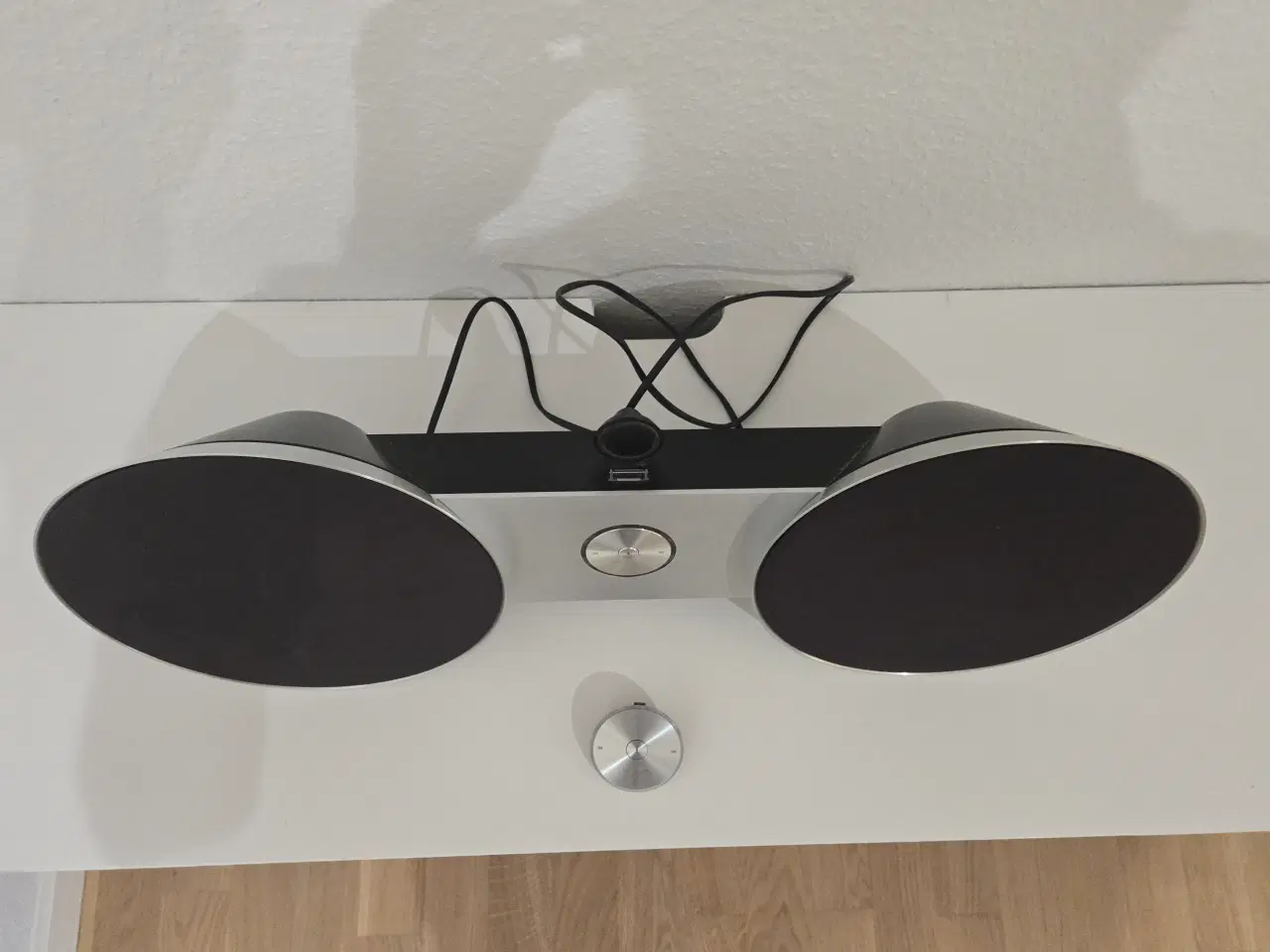 Billede 2 - Lækker Bang og Olufsen højtaler med fjernbetjening