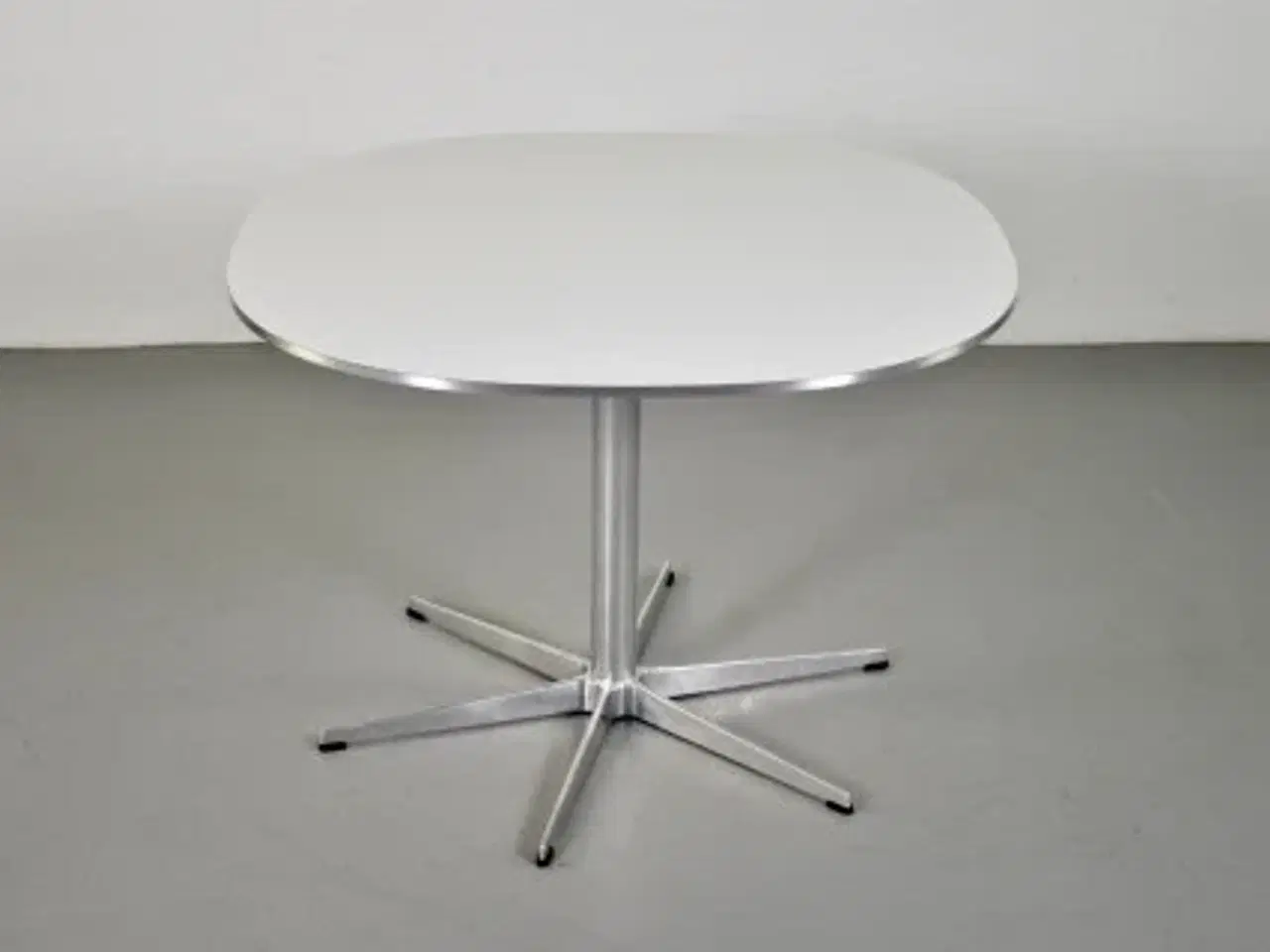 Billede 1 - Fritz hansen cafébord i hvid med metal kant