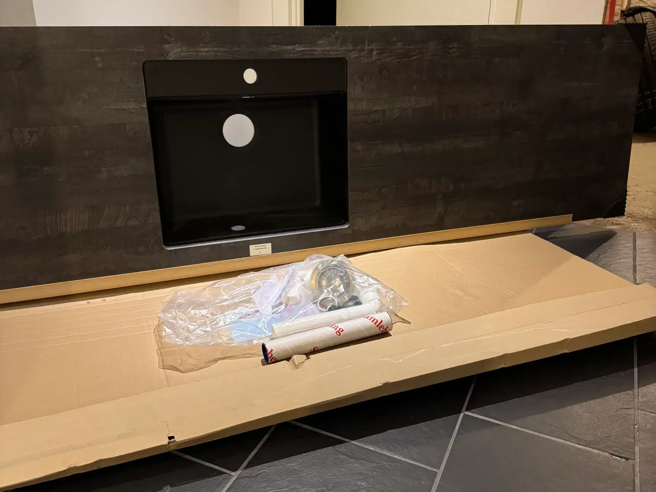 Billede 3 - Pfp Bordplade med underlimet vask (Aldrig brugt)