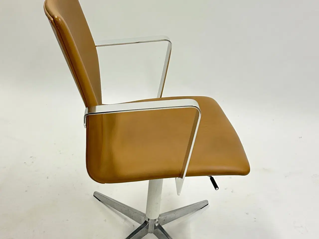 Billede 6 - Four Design - 4-Cast® XL Mødestol (Lysebrun m. krom armlæn)