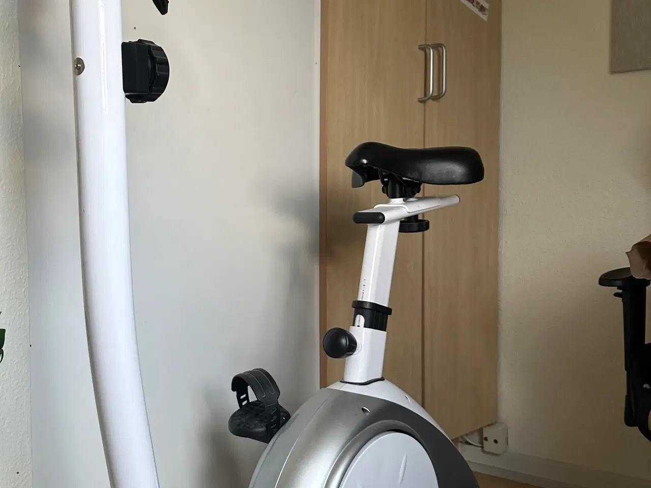 Billede 2 - Motionscykel  ( meget fin og virker som den skal)