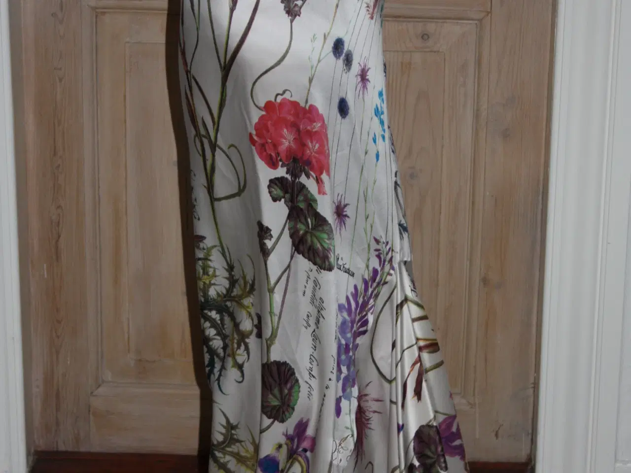 Billede 8 - Nederdel Roberto Cavalli længde 113 cm Silk 100% 