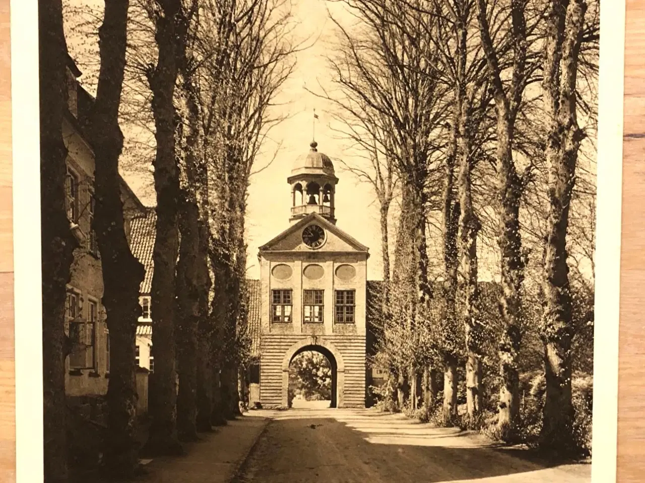 Billede 1 - Augustenborg Slot. Portbygningen. Stort foto