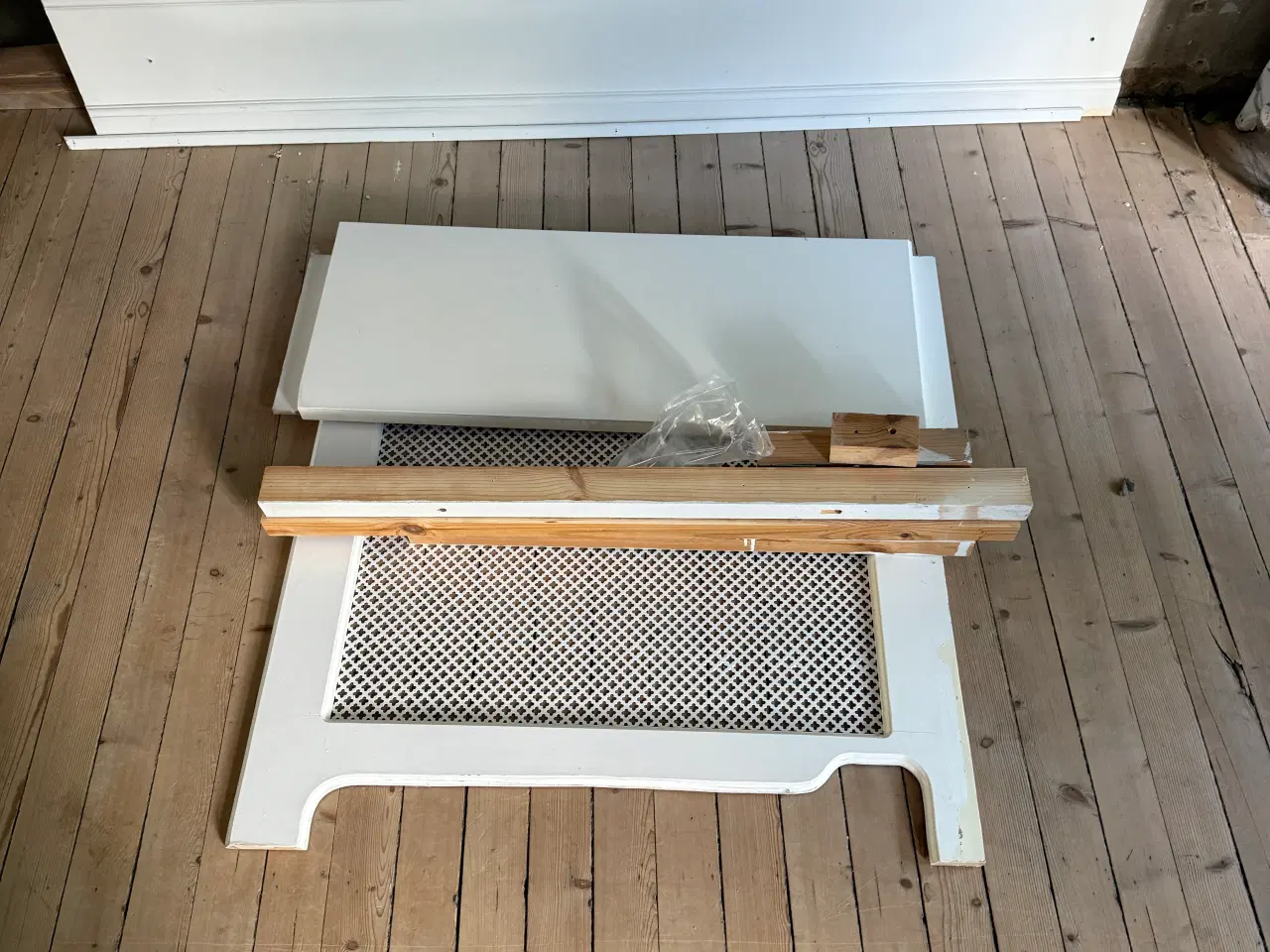 Billede 7 - Hvide radiatorskjuler