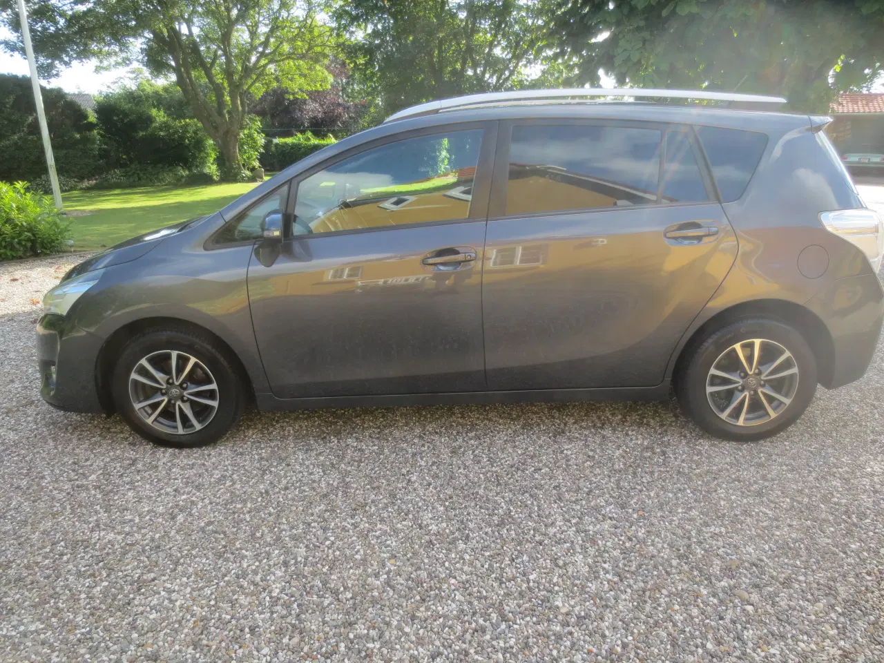 Billede 9 - Toyota Verso 1.6 D 7 Pers År 2014. 