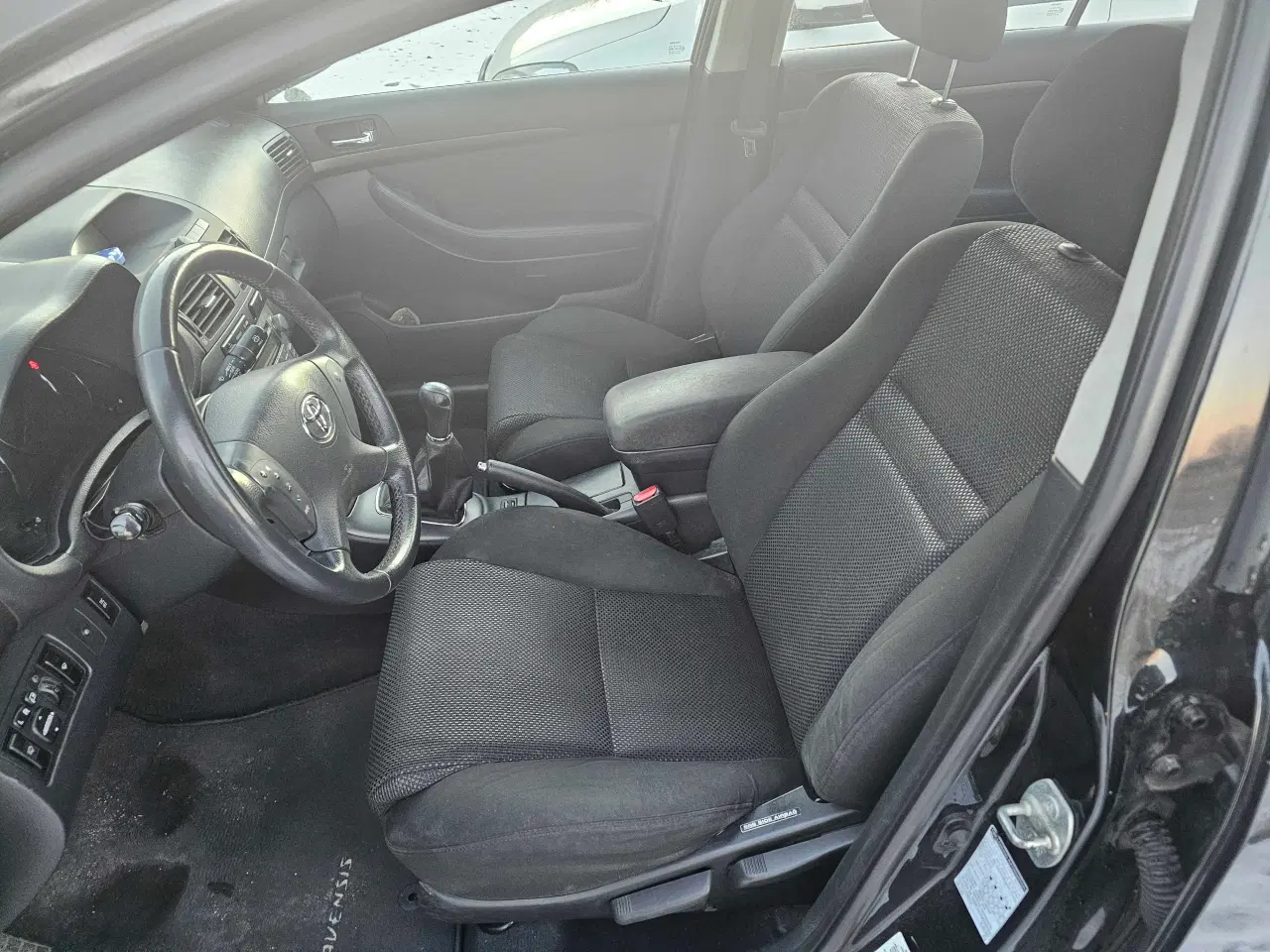 Billede 3 - Flot og velkørende Toyota Avensis