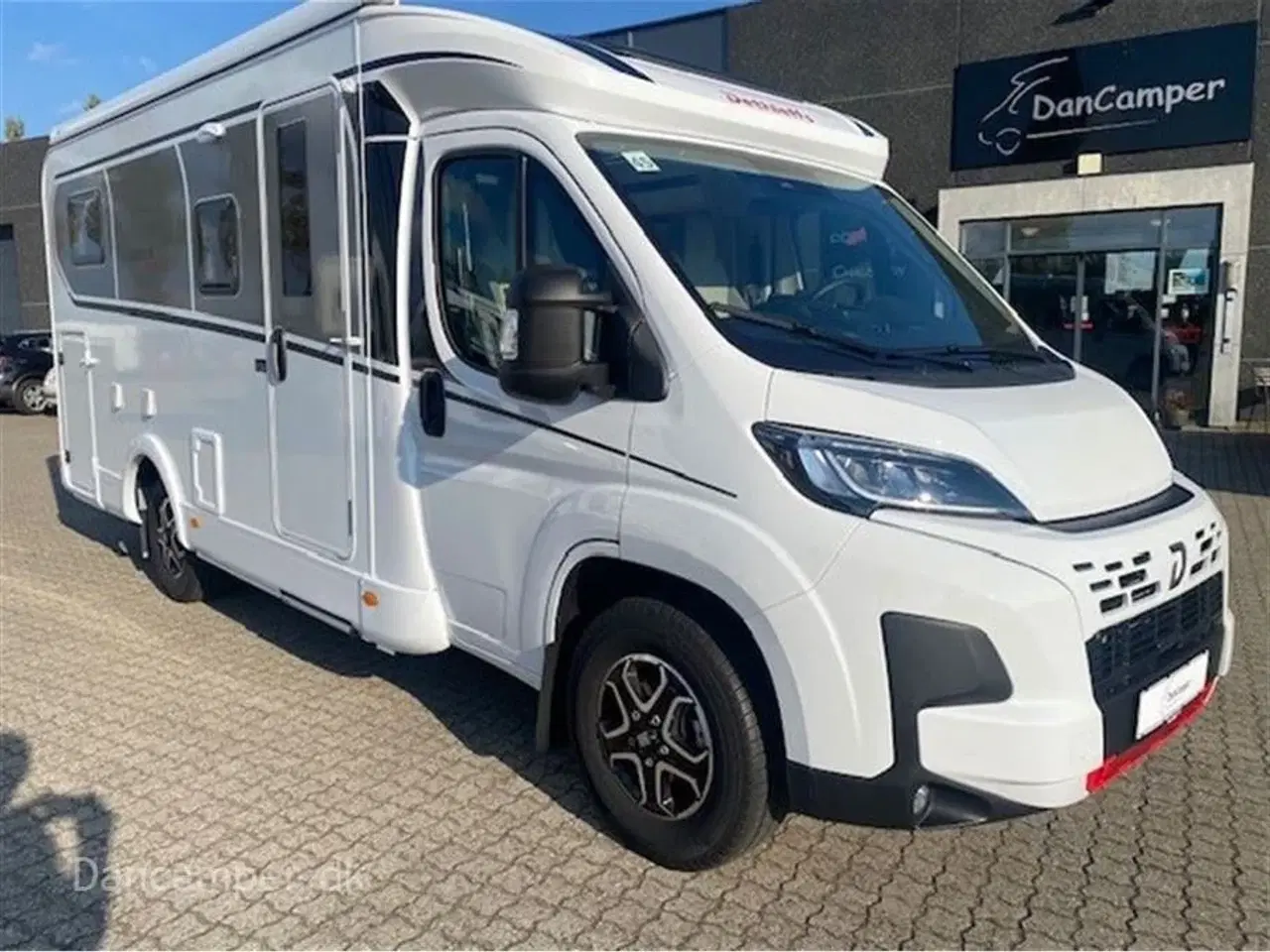 Billede 1 - 2025 - Dethleffs Globebus Camp T4   Flot slim line med 8-trins automatgear, 140 Hk, populær og meget rummelig trods sin længde på kun 6,63 m og 2,20 m i bredden