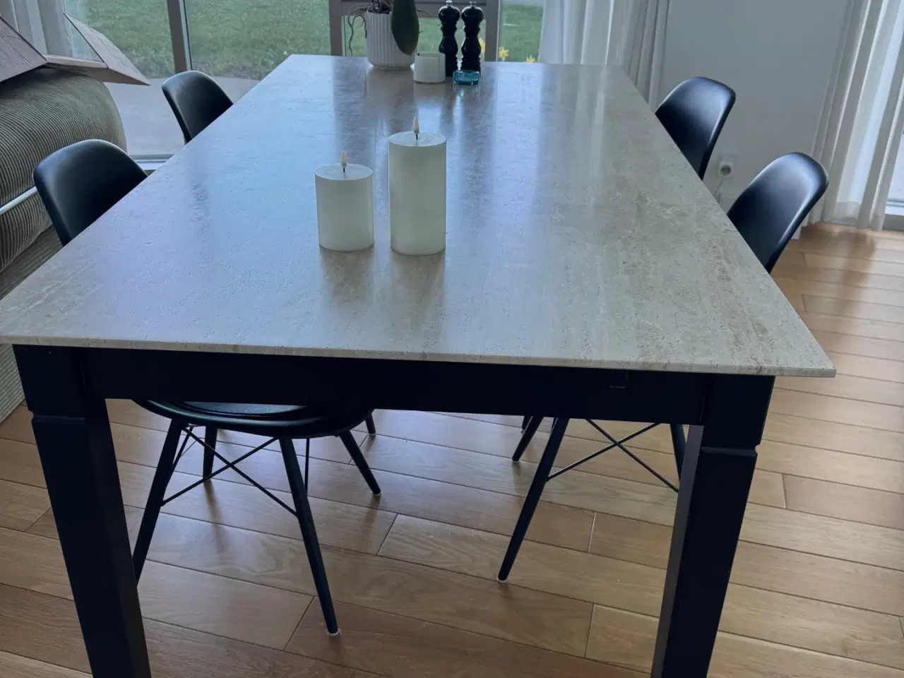 Billede 2 - Spisebord med travertin-bordplade