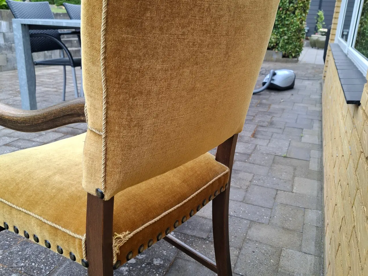 Billede 2 - Kongestol i gul velour