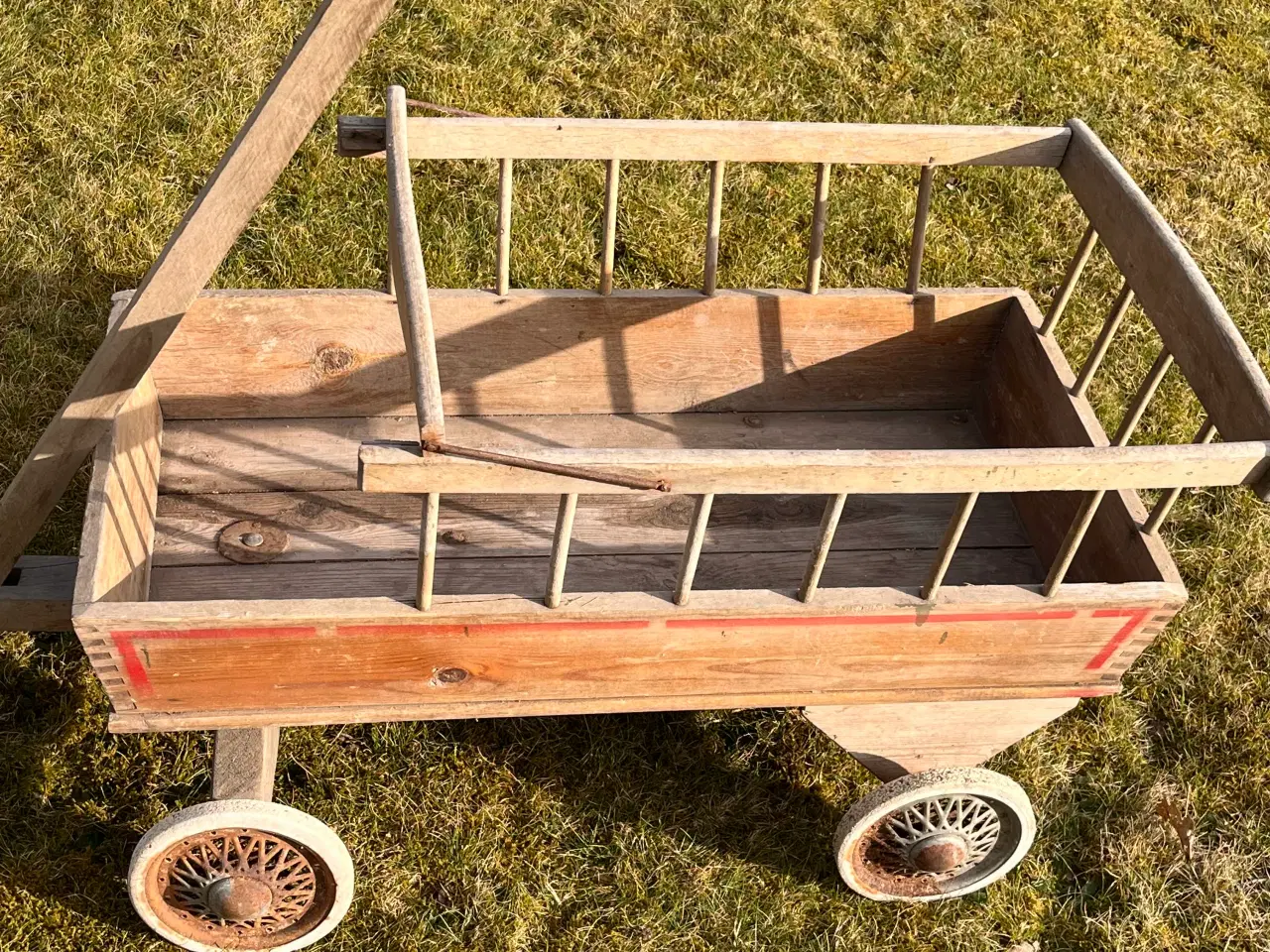 Billede 1 - Træ trækvogn med tremmesider