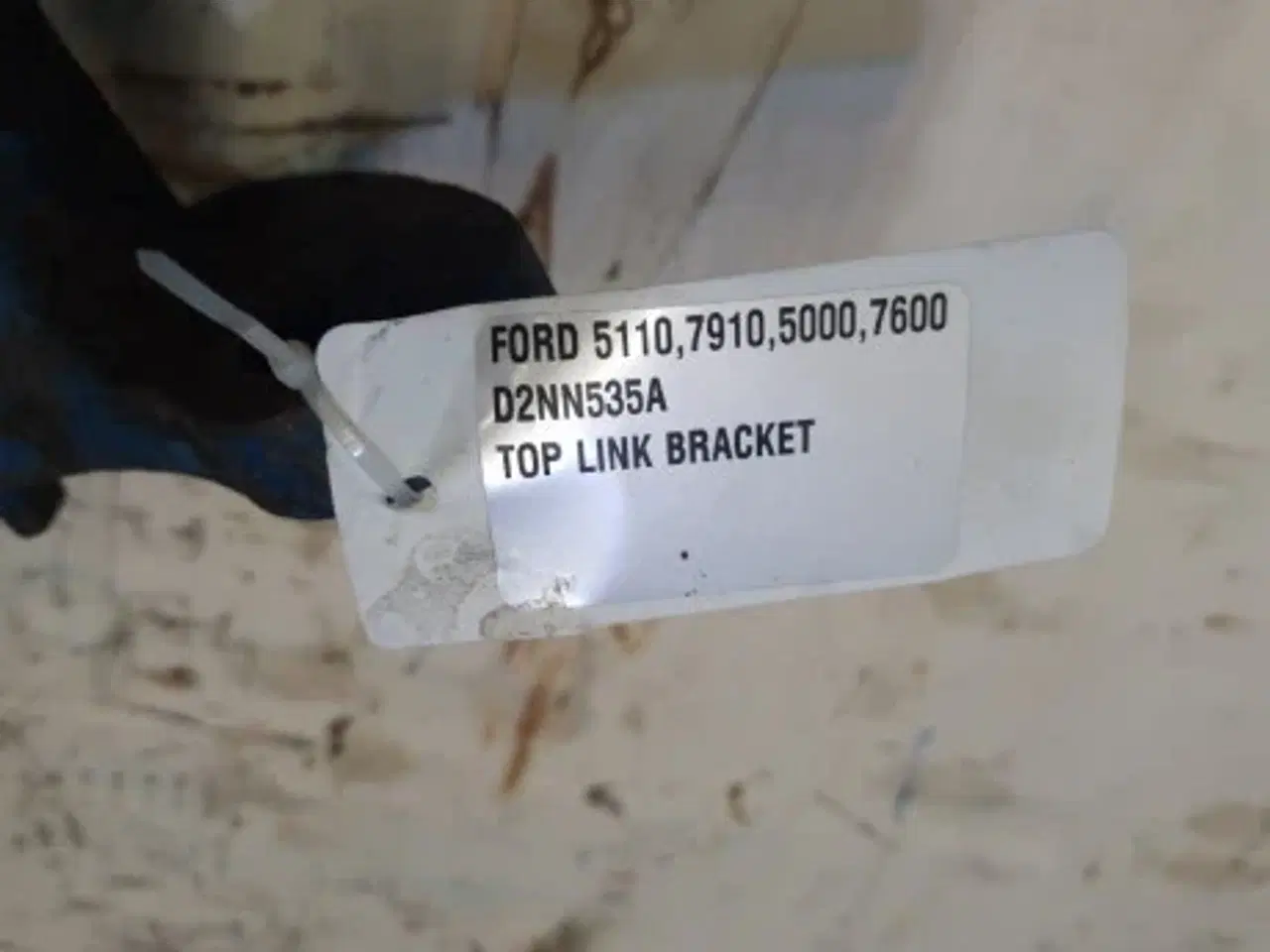 Billede 2 - Ford 5110 Topstang Beslag D2NN535A