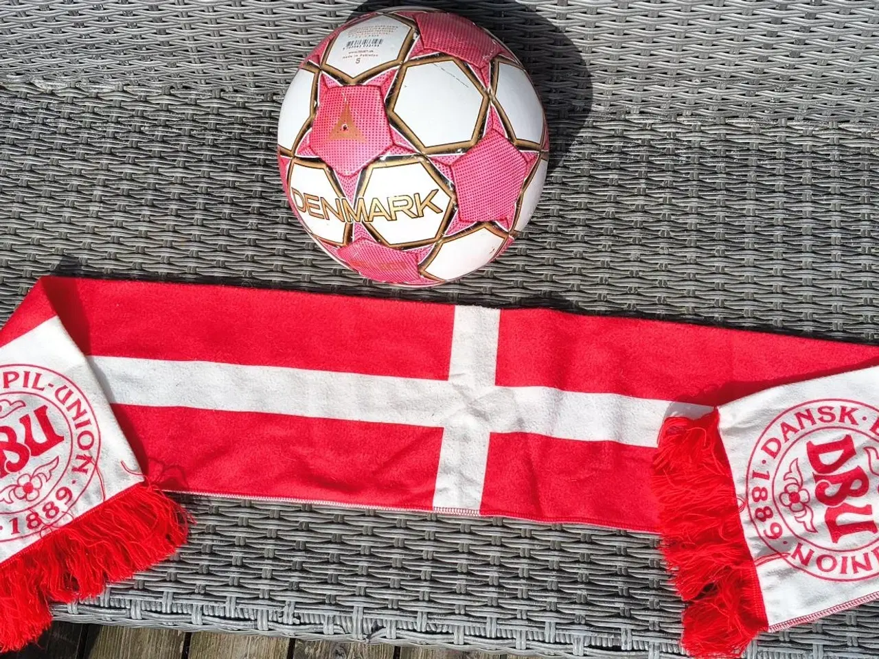 Billede 1 - DBU SELECT BOLD OG DBU HALSTØRKLÆDE