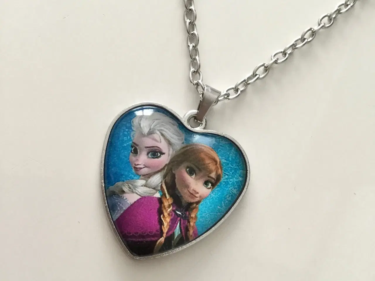 Billede 5 - Frost halskæde med Elsa og Anna fra Frost