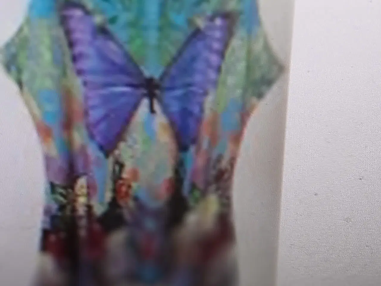 Billede 4 - Tunika med sommerfugleprint.multifarvet/str: 42