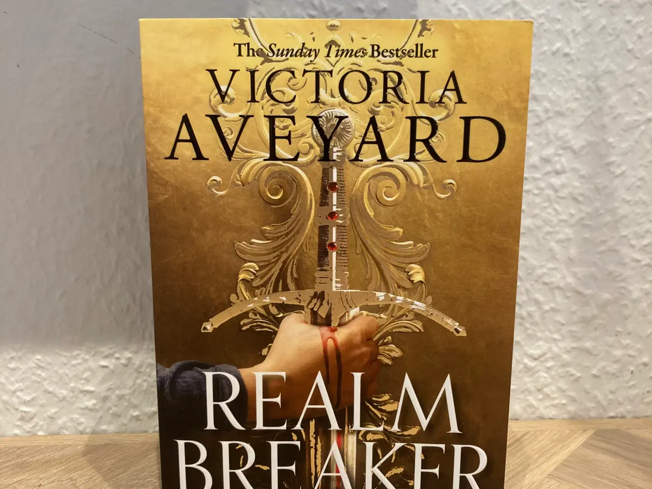Billede 1 - Realm Breaker - Victoria Aveyard