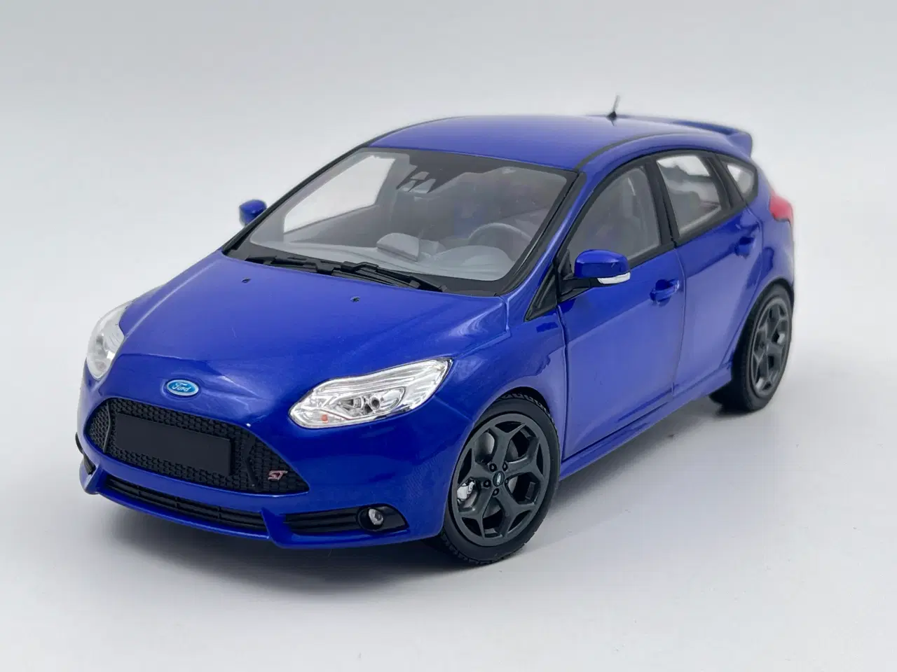 Billede 2 - 2011 Ford Focus ST MINICHAMPS - 1:18  