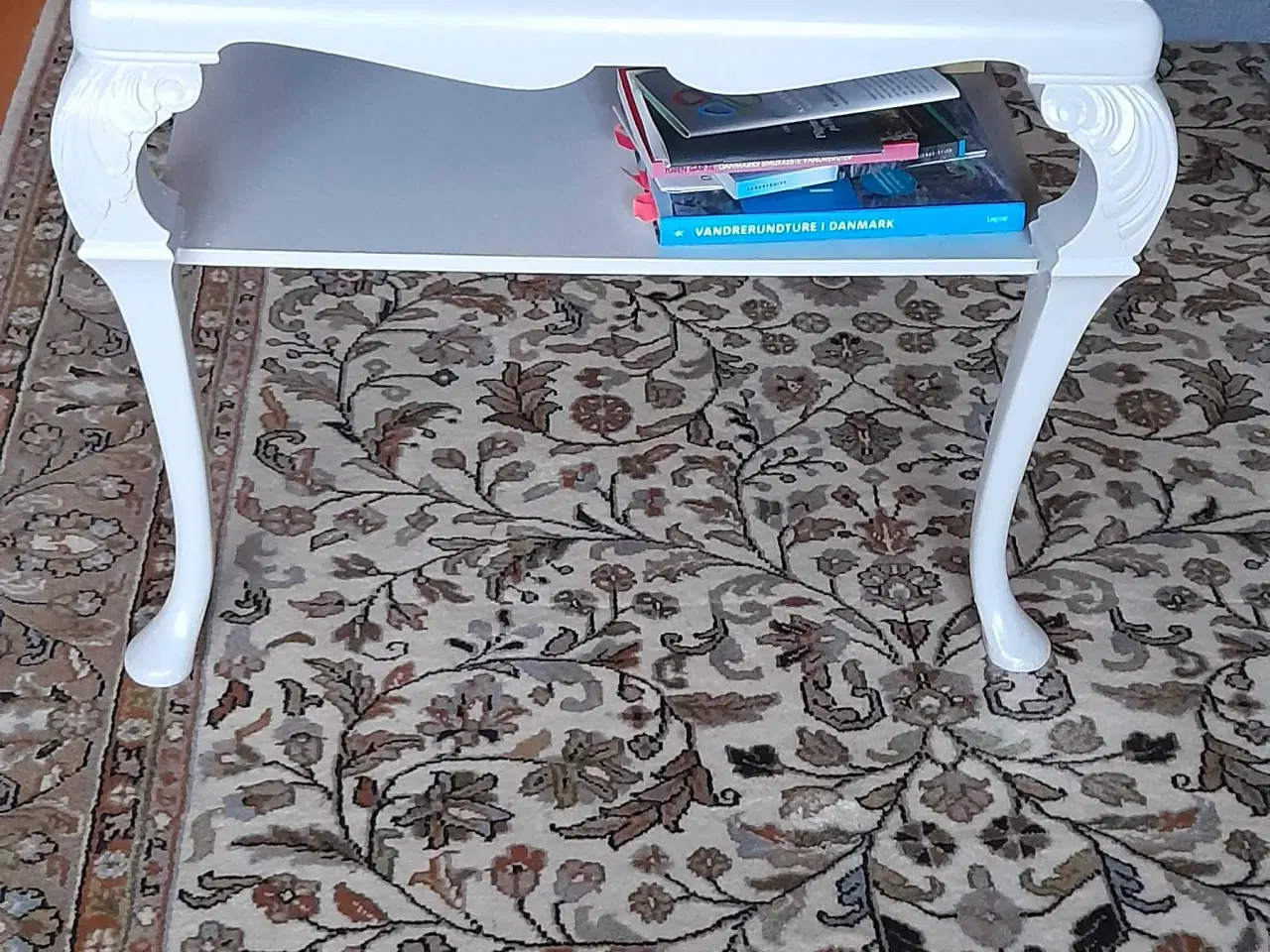 Billede 4 - Sofabord malet i lysegrå.