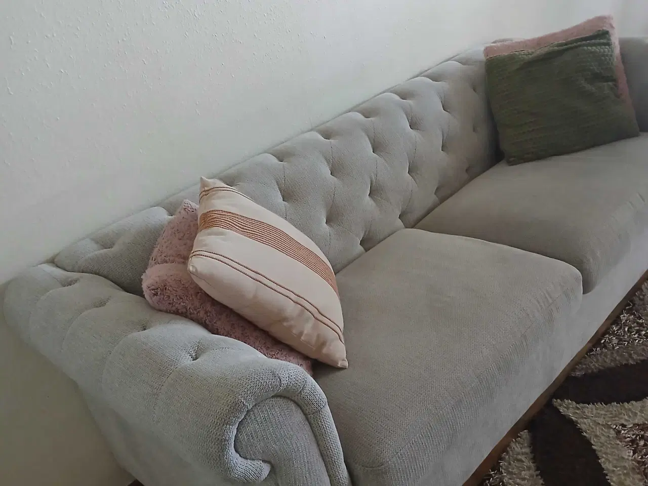 Billede 4 - Næsten ny sofa - Kun brugt en måned!