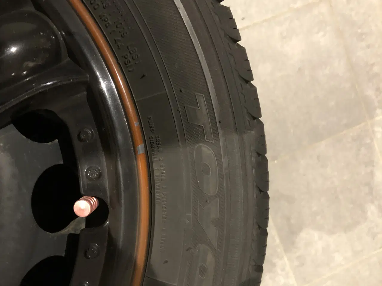 Billede 4 - 4 Stk. Helårsdæk på stålfælge til Toyota Aygo