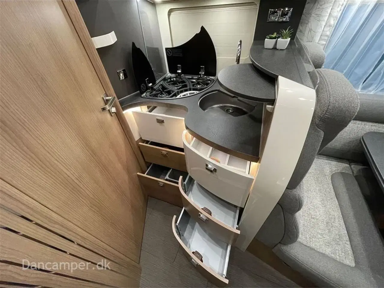 Billede 22 - 2026 - Carthago c-tourer I 145 LE   Design og komfort når det er bedst! MERCEDES 170 Hk, 9-trin aut.gear, adaptiv fartpilot,  4,2/4,5 tons totalvægt