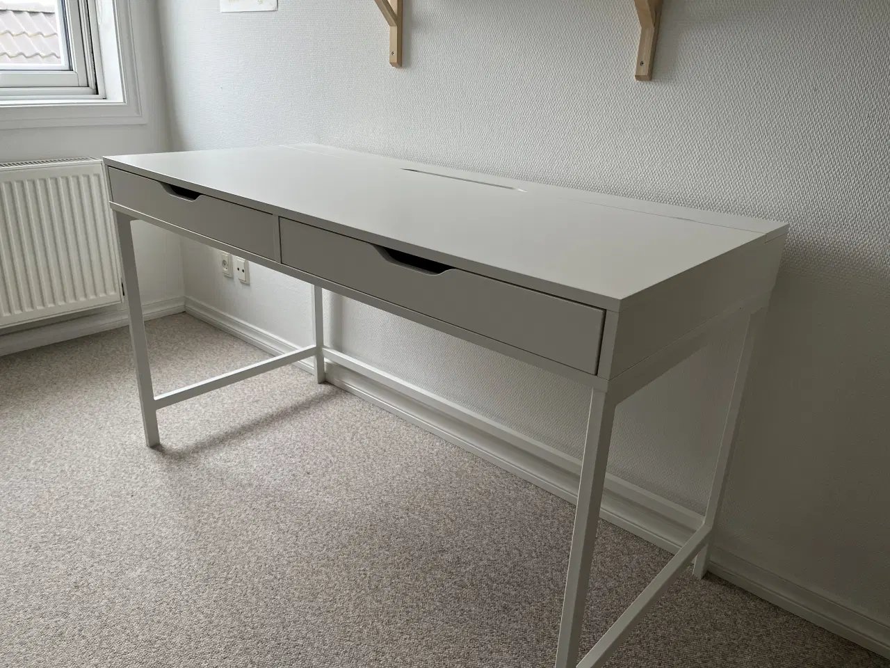 Billede 1 - skrivebord (IKEA Alex)