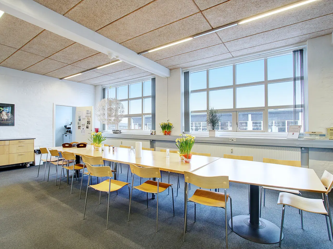 Billede 2 - Moderne kontorer/showroom/undervisningslokaler med godt lysindfald