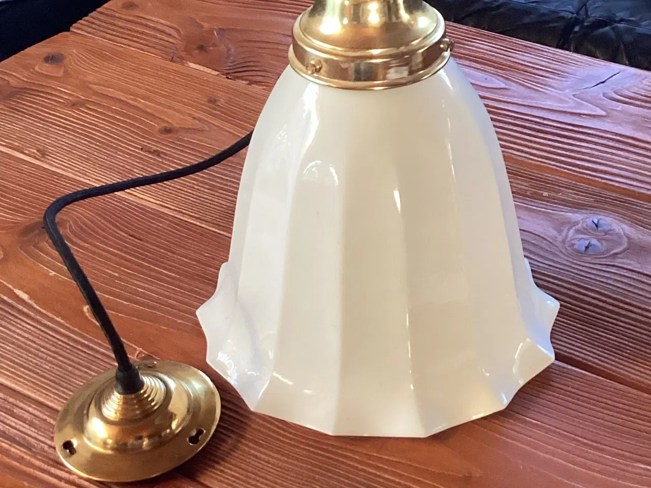 Billede 1 - Lampe i hvidt glas 