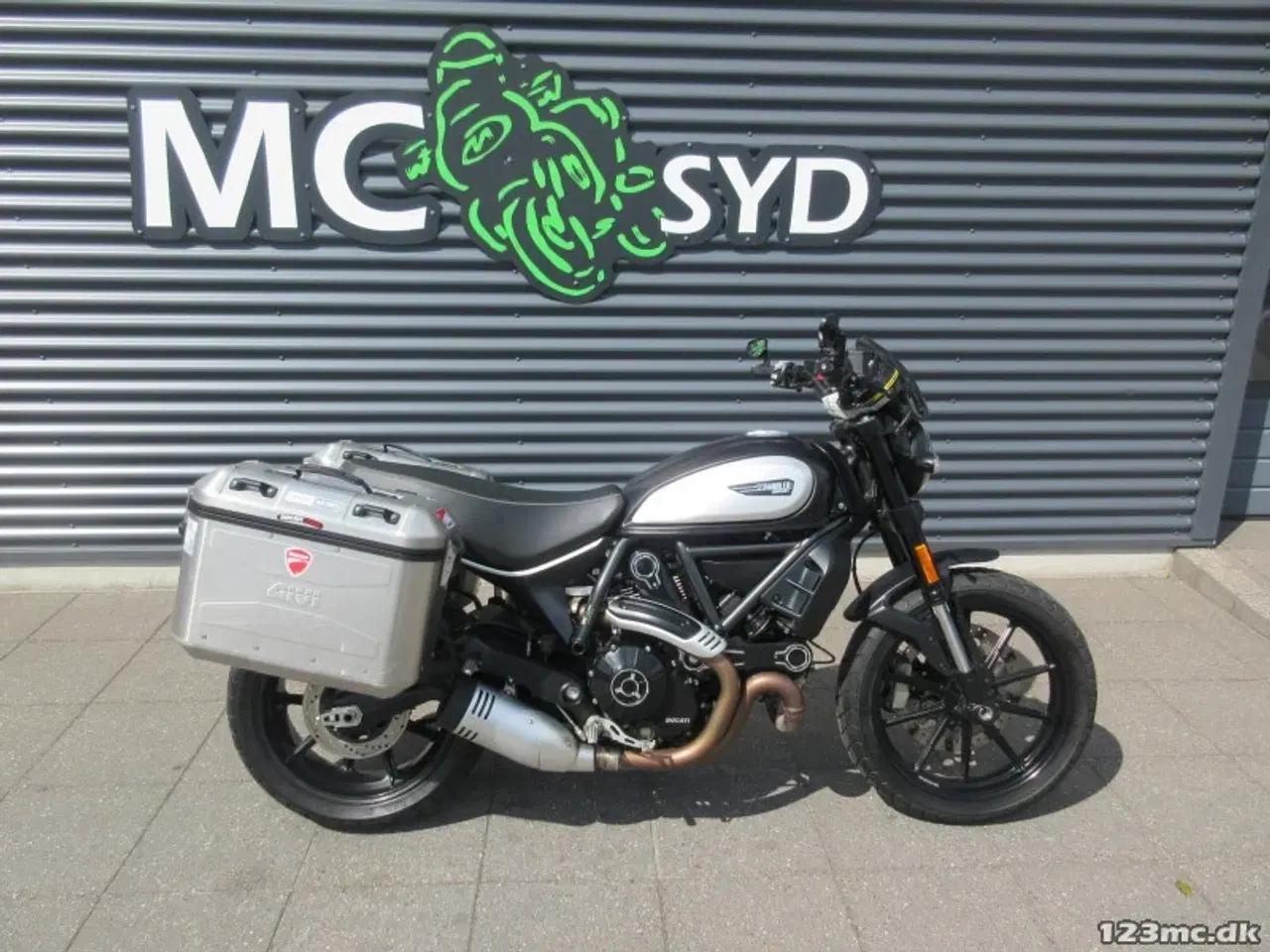 Billede 1 - Ducati Scrambler Icon Dark MC-SYD       BYTTER GERNE