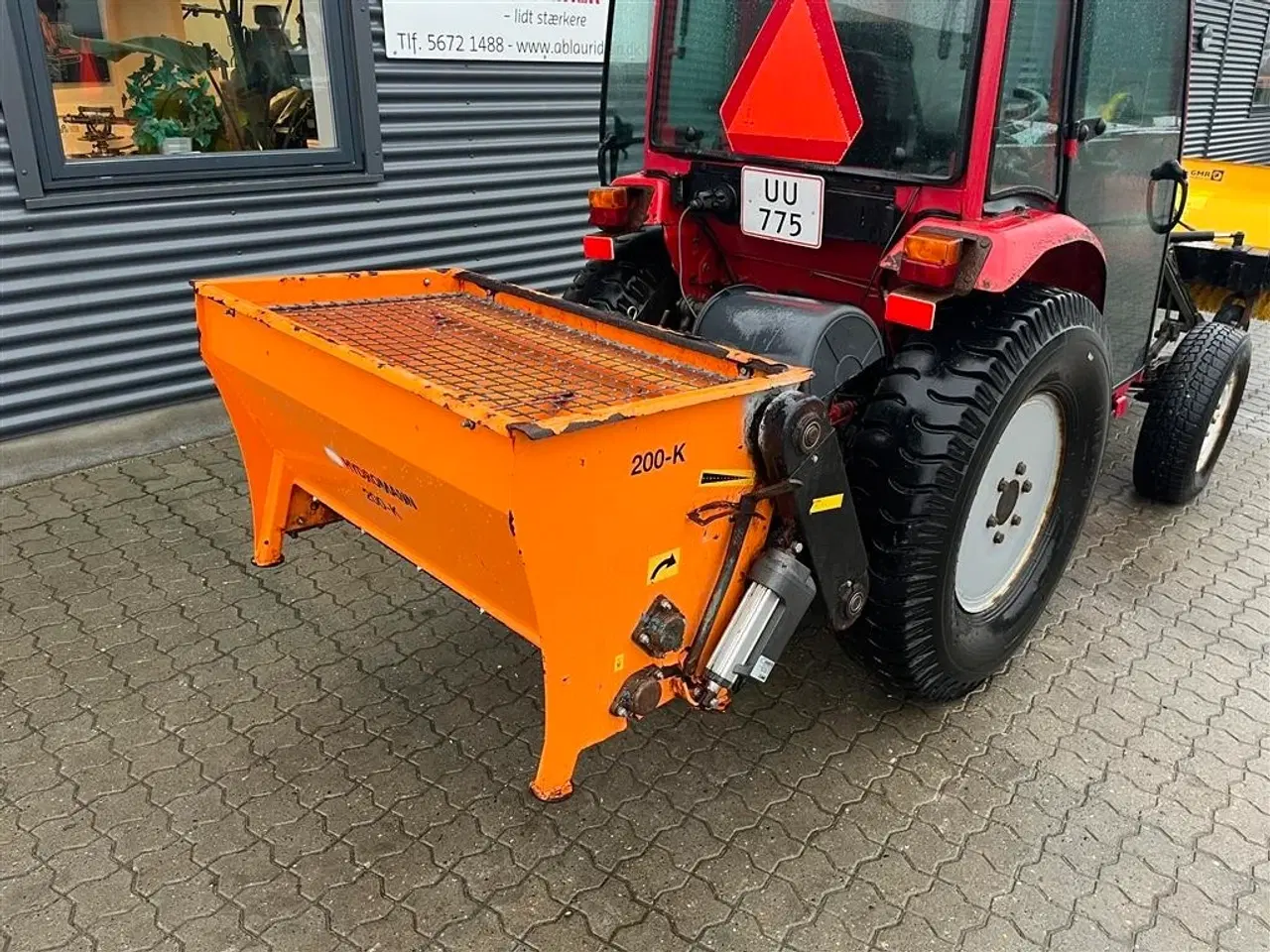 Billede 9 - Shibaura ST330 med kost og salter