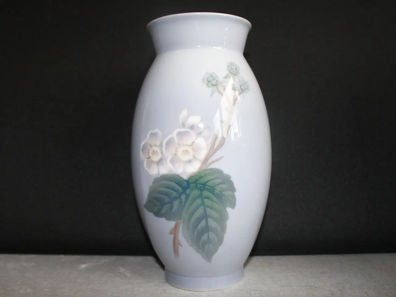 Billede 2 - Vase med brombærgren, Bing og Grøndahl