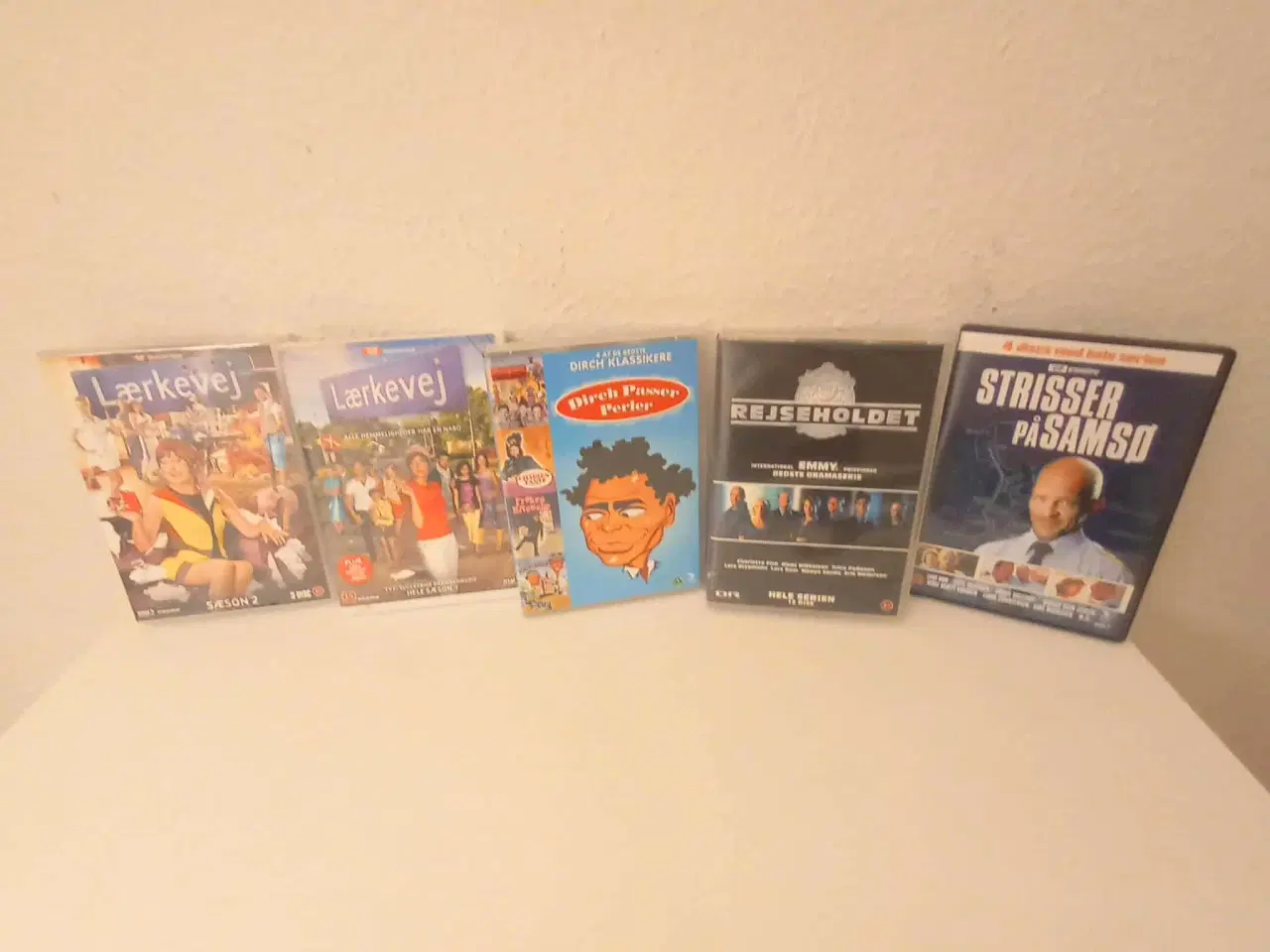 Billede 1 - Dvd serier som nye
